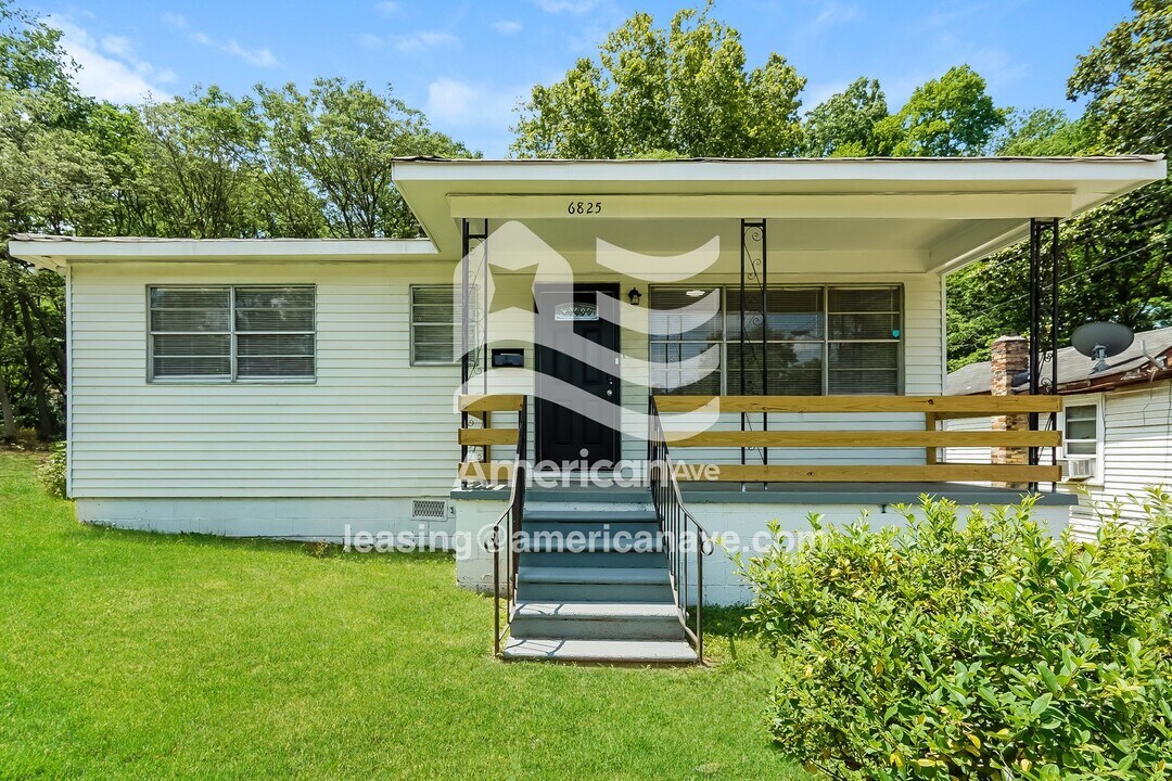6825 6th Ave S in Birmingham, AL - Building Photo
