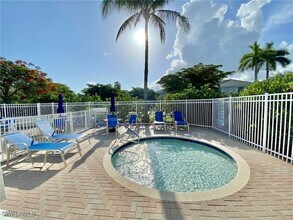 8151 Pacific Beach Dr in Ft. Myers, FL - Foto de edificio - Building Photo