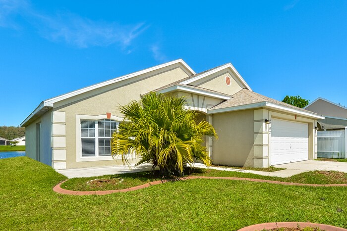 2102 Shannon Lakes Blvd in Kissimmee, FL - Building Photo
