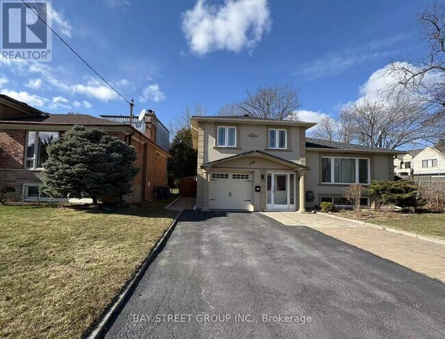 196 Newton Dr in Toronto, ON - Building Photo - Building Photo