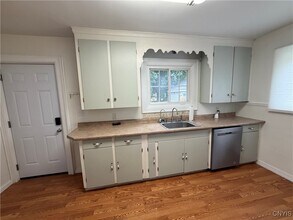 221 Thompson Blvd in Watertown, NY - Building Photo - Building Photo