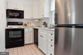 9 Strathaven Dr in Broomall, PA - Building Photo - Building Photo