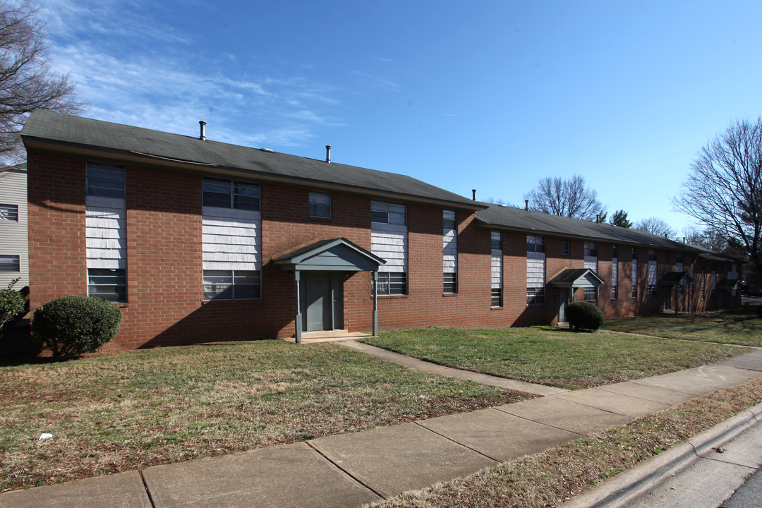 Garden Court in Winston-Salem, NC - Building Photo