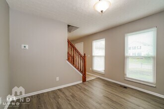 7211 Candlestone Dr in Reynoldsburg, OH - Foto de edificio - Building Photo