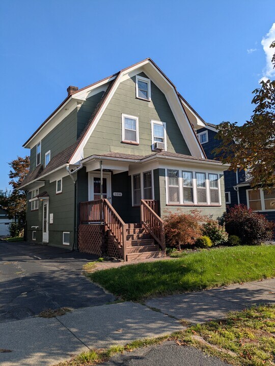 104 Spencer Rd in Irondequoit, NY - Foto de edificio