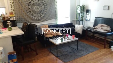 61 S Huntington Ave, Unit 103 in Boston, MA - Foto de edificio - Building Photo