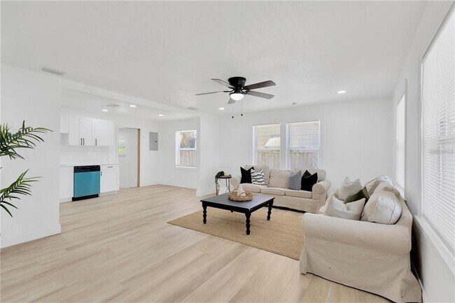 4035 Fairfield Ave S in St. Petersburg, FL - Building Photo - Building Photo