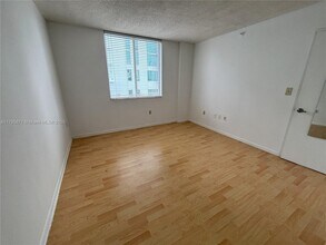 126 SW 17th Rd in Miami, FL - Building Photo - Building Photo