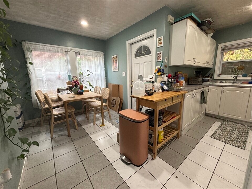 504 Washington St in Brookline, MA - Building Photo