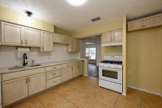 7103 Howerington Cir in Austin, TX - Building Photo - Building Photo
