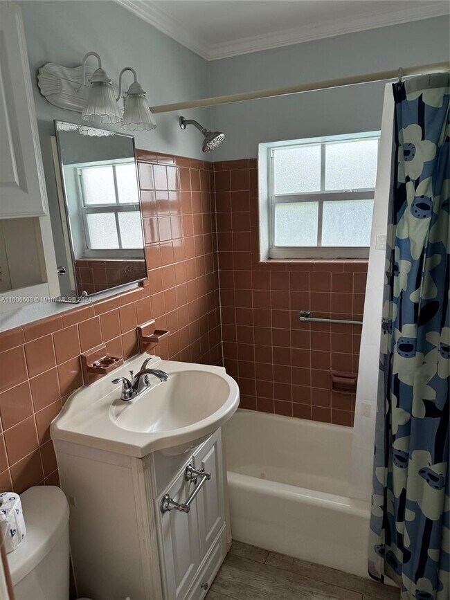 65 NE 24th St, Unit 59 in Wilton Manors, FL - Building Photo - Building Photo