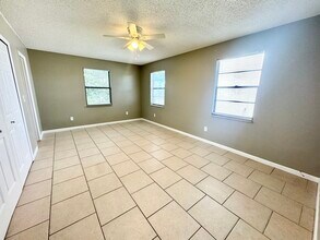 5313 Soundview Ave in St. Augustine, FL - Foto de edificio - Building Photo