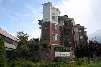 Signature Club Suites in Langley, BC - Building Photo - Building Photo