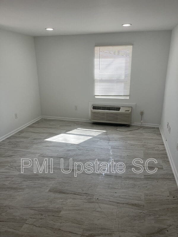 201 Chandler Dr in Gaffney, SC - Foto de edificio - Building Photo