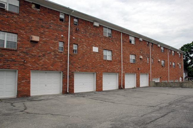 10 Unit Multifamily + Additional Income in Sussex, NJ - Foto de edificio - Building Photo
