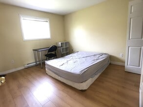 24 Edgecombe Dr in St John's, NL - Building Photo - Building Photo