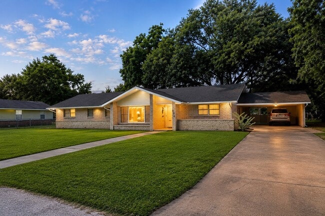 property at 804 Merry Ln