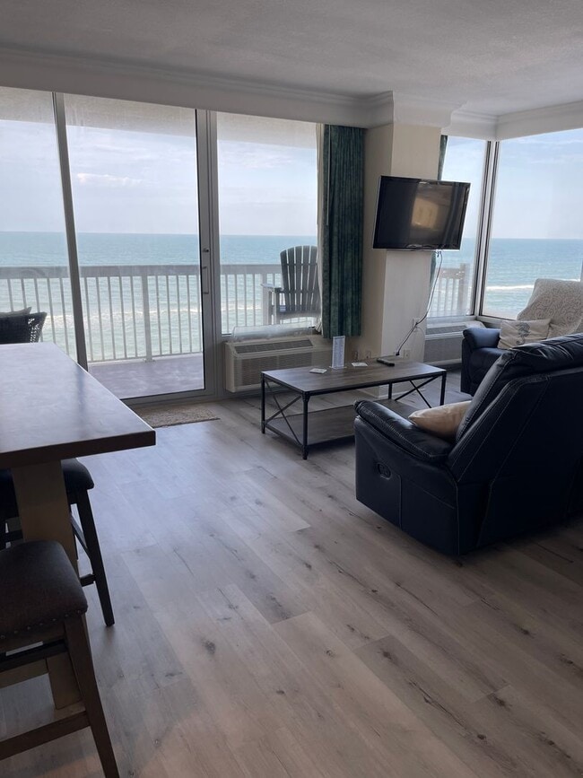 2700 N Atlantic Ave in Daytona Beach, FL - Building Photo - Building Photo
