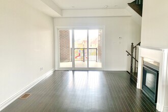 10 Oakmore Ln in Brampton, ON - Building Photo - Building Photo