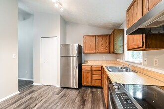 7719 Mallen Dr in Charlotte, NC - Foto de edificio - Building Photo