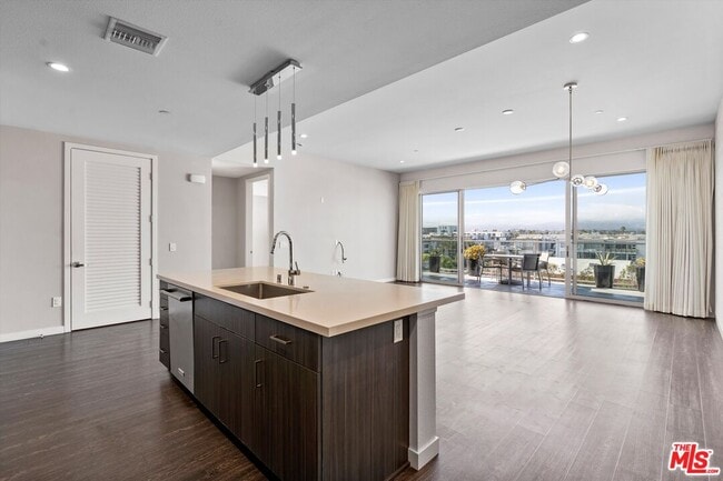 4140 Glencoe Ave in Marina Del Rey, CA - Building Photo - Building Photo