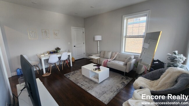 2009 Commonwealth Ave