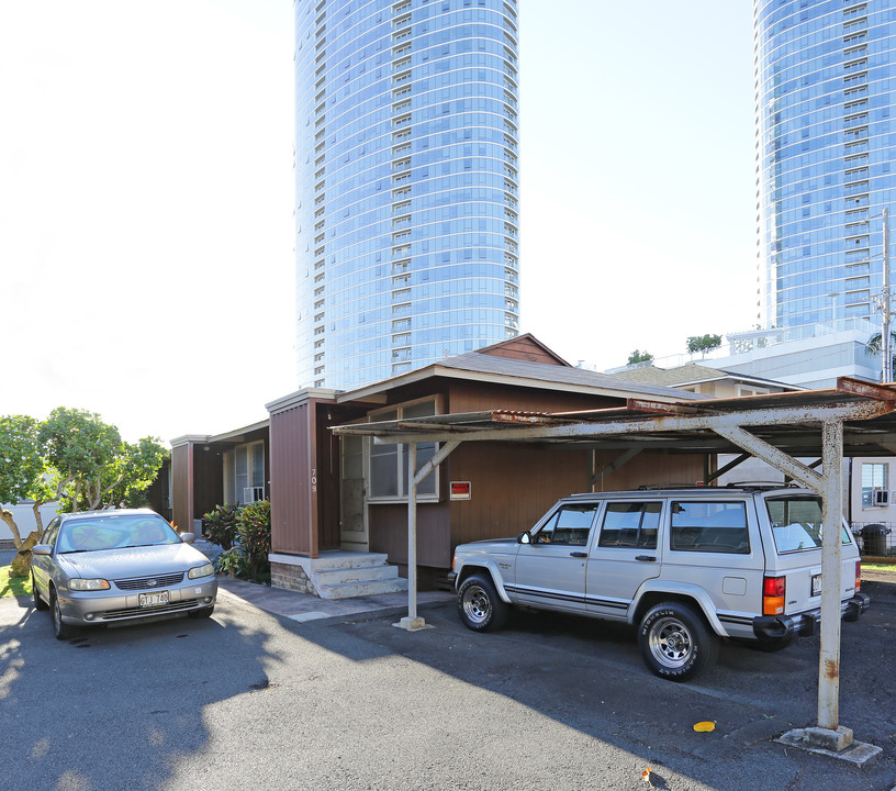 709 Pensacola St in Honolulu, HI - Building Photo