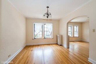 6881 N Overhill Ave in Chicago, IL - Building Photo - Building Photo