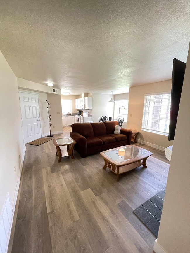 604 N Columbia Center Blvd