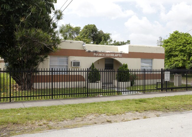 Palmer House Apartments in North Miami, FL - Foto de edificio - Building Photo