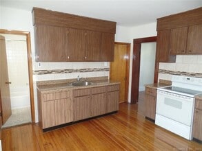 131 Kent Ave in Bridgeport, CT - Foto de edificio - Building Photo
