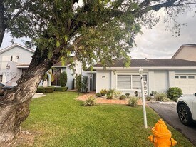 927 NW 106th Ave in Miami, FL - Building Photo