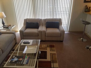 N72W13536 Lund Ln in Menomonee Falls, WI - Foto de edificio - Building Photo