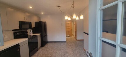 120 Savage St-Unit -2 in Revere, MA - Building Photo - Building Photo
