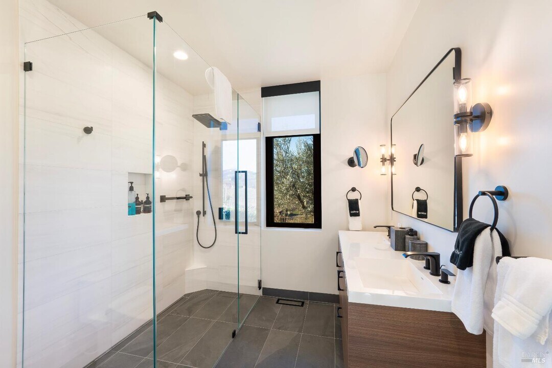 2100 Old Soda Springs Rd in Napa, CA - Building Photo