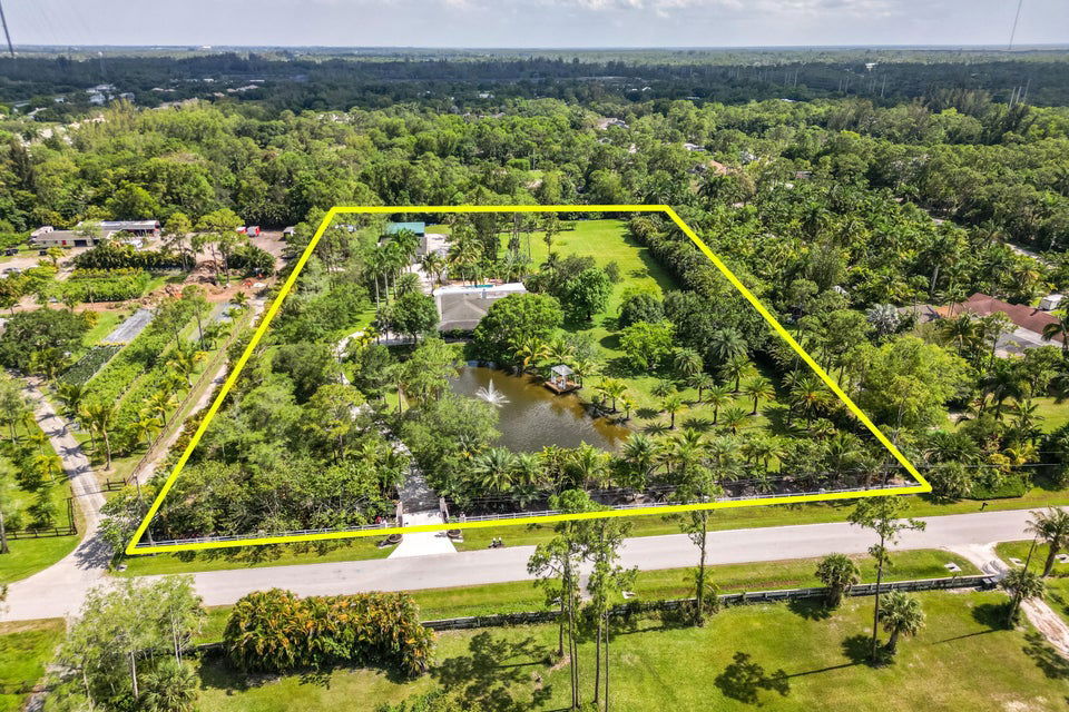 10780 Anderson Ln in Wellington, FL - Building Photo