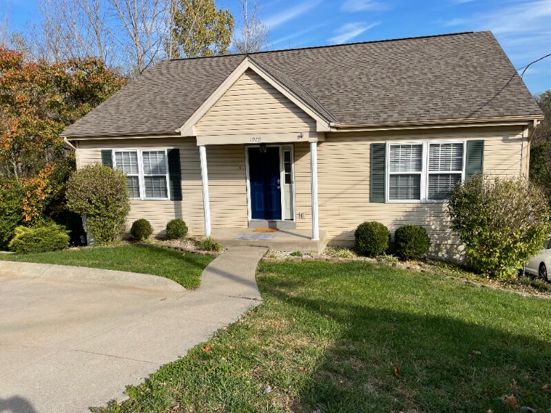 1979 Pieck Dr in Covington, KY - Building Photo