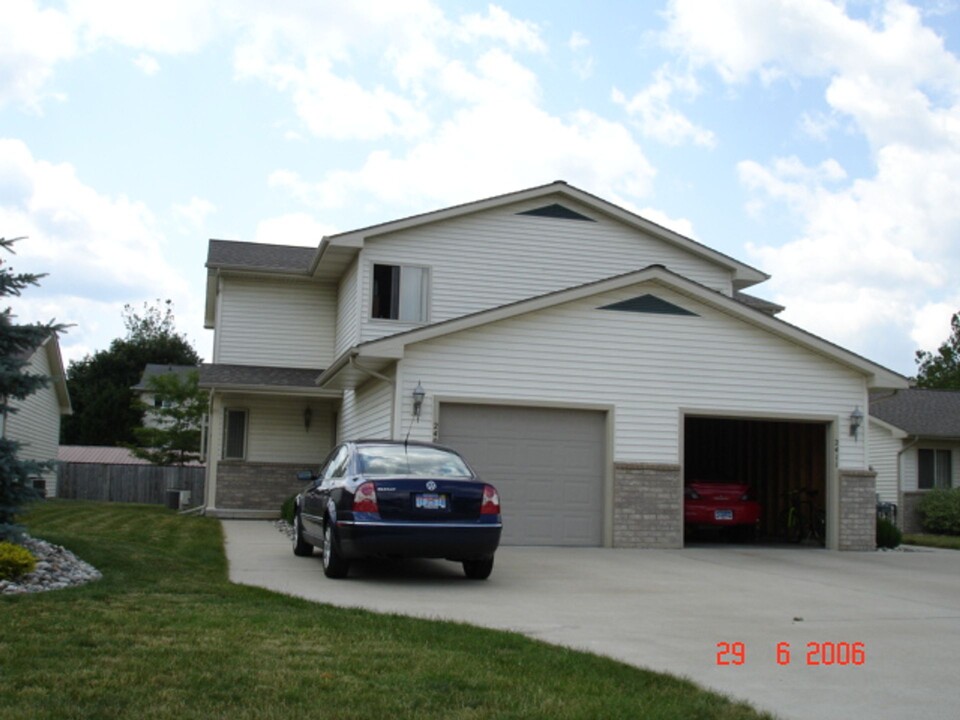 2433 Morning Dawn Dr in Midland, MI - Building Photo