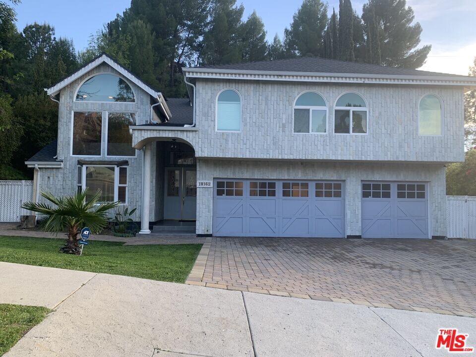 18162 Sweet Elm Dr in Los Angeles, CA - Foto de edificio