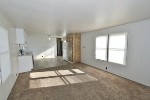 2215 Toms Cabin Rd in Emmett, ID - Building Photo