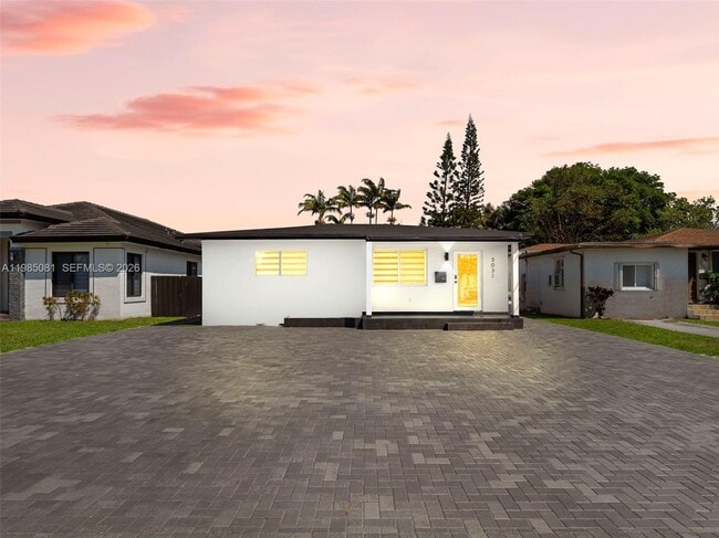 3031 SW 64th Ave in Miami, FL - Building Photo - Building Photo