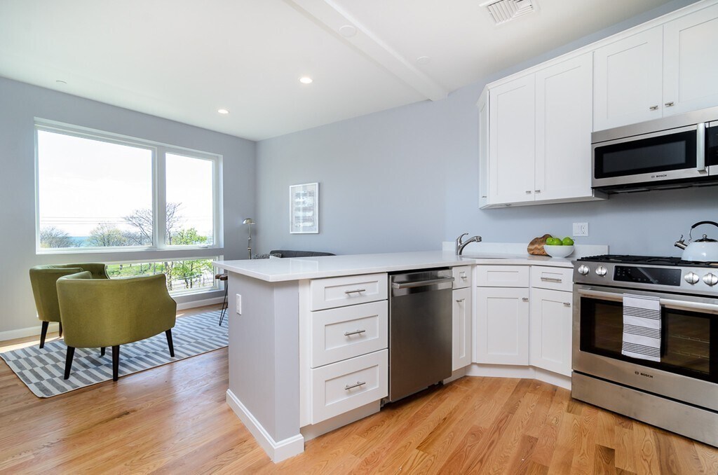 172 Kimball Ave, Unit 3B in Revere, MA - Building Photo