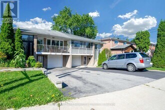 103 Fontainbleau Dr in Toronto, ON - Building Photo - Building Photo