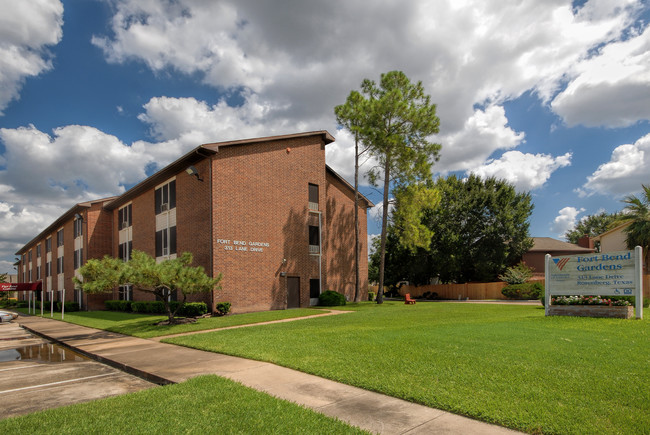 Fort Bend Gardens in Rosenberg, TX - Building Photo - Building Photo