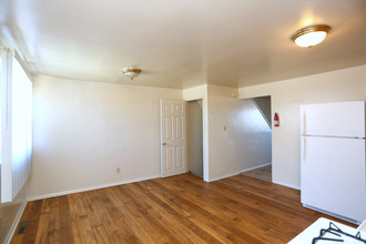 Hollinswood Townhouses in Baltimore, MD - Building Photo - Interior Photo