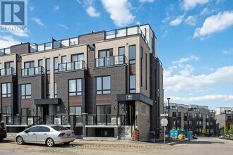 10 Liben Wy in Toronto, ON - Building Photo - Building Photo