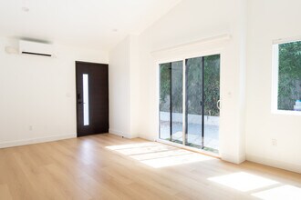 3103 Motor Ave in Los Angeles, CA - Foto de edificio - Building Photo