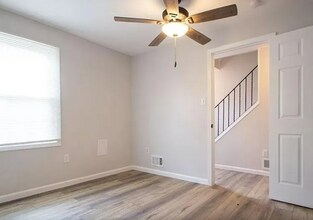 16703 Chowning Ct in Woodbridge, VA - Building Photo - Building Photo