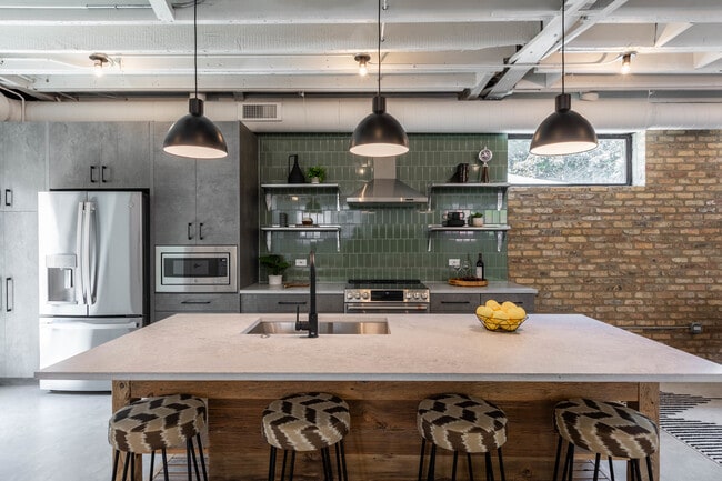 2228 N Kedzie Blvd in Chicago, IL - Foto de edificio - Building Photo