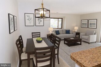 1003 Britton Pl in Voorhees Township, NJ - Foto de edificio - Building Photo